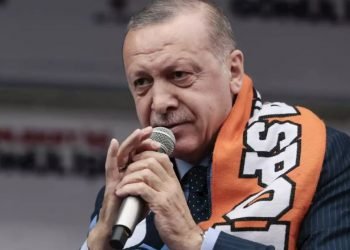 Erdoğan’ın dağıttığı paketler mitingi karıştırdı