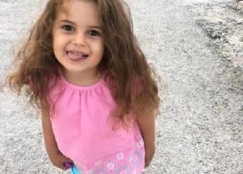 Beşiktaş’tan Öykü Arin’e destek için pankart