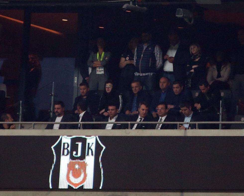 Beşiktaş stadında 'mazbatayı ver' sloganları