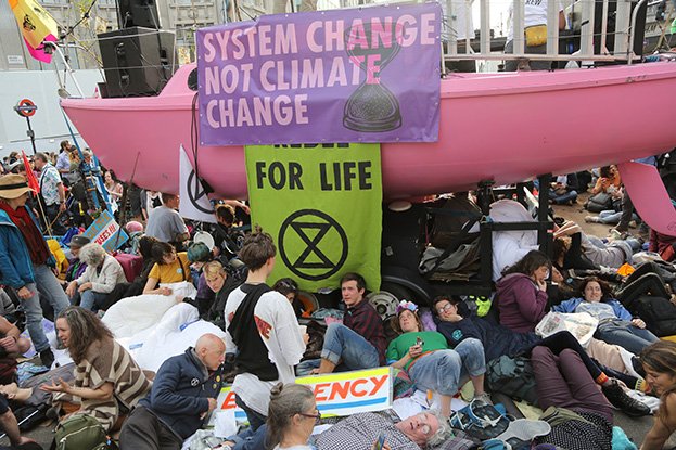 Çevreci kampanya grubu Extinction Rebellion’ın Londra'da