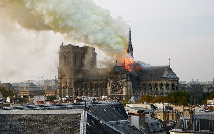 Notre-Dame-Katedrali-yangın