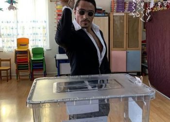 Nusret saltbae hareketiyle oyunu kullandı