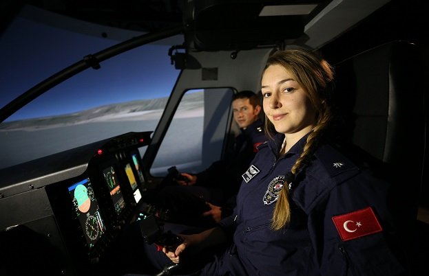 Türk polis teşkilatının ilk kadın pilotu