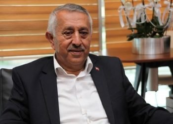 Afyon’da AK Partili Mehmet Zeybek galip geldi