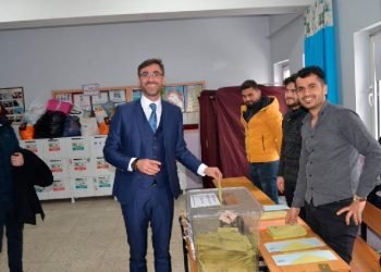 AK Parti Bitlis’i HDP’den aldı