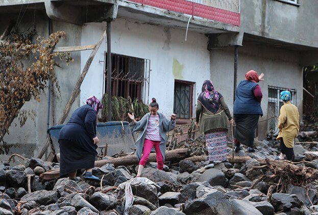 Trabzondaki-sel-sonrası-vatandaşlar-evlerine-ilk-kez-girdi