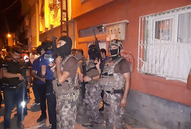 Adana'da halkı galeyana getirenlere gözaltı