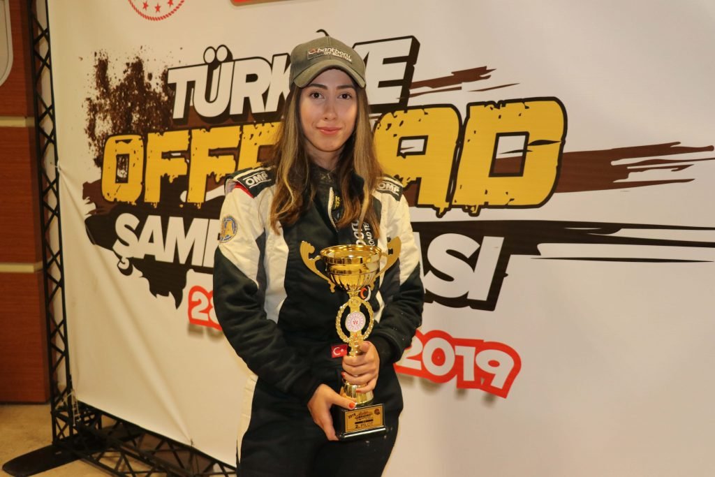 Kadın Off-Road pilotunun hedefi dünya parkuru!