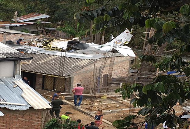 Kolombiya'da uçak düştü