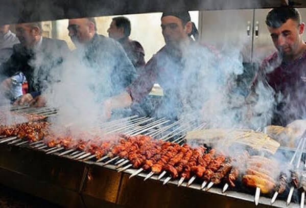 Adana Valiliği yasağı savundu! Kebap terörü!