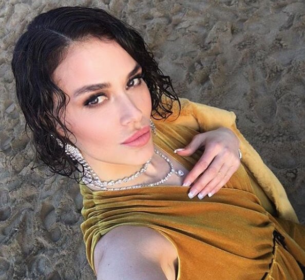 Ayşe Hatun Önal’ın şaşırtan güzellik sırrı!