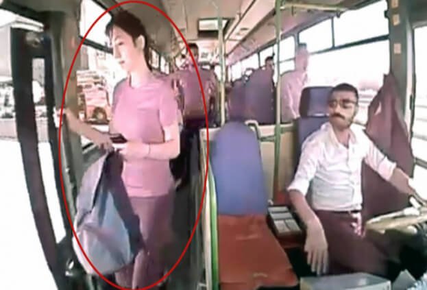 Yanındaki gence not bırakıp kapısı açık otobüsten düşmüştü! İşte istenen ceza