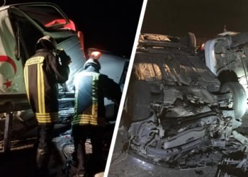 Kocaeli’de otomobili taşıyan çekici devrildi: 2 ölü, 6 yaralı