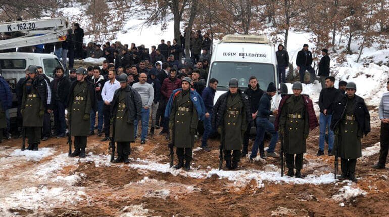 Şehit cenazesinde duygulandıran anlar...
