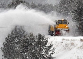 TCDD görevlilerinin karla mücadelesi!