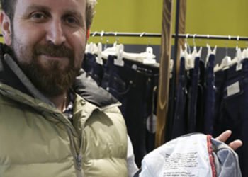 Kot kumlarken akciğerlerini kaybetti, şimdi sektöre ilham veriyor