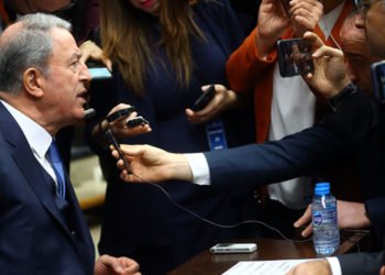 Bakan Akar: Gerekirse zor kullanabileceğimizi ifade ettik