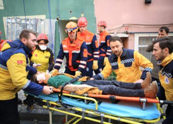 Bayrampaşa'da nefes kesen deprem tatbikatı!