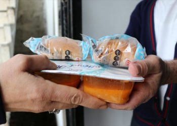 Beykoz Belediyesi, aşı sevgiyle evlere taşıyor