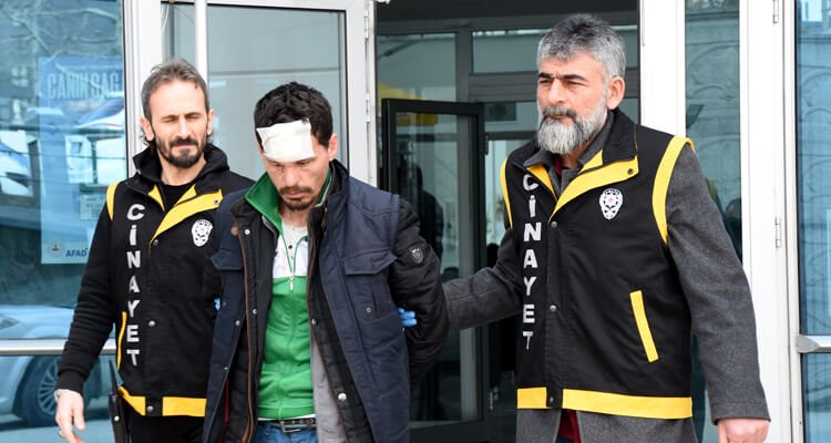 Bursa'da cinayet: Babasını baltayla öldürdü