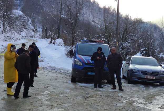 Düzce'de dereye batan iş makinesinin operatörü bulundu