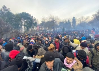 Sınır kapısına mülteci akını