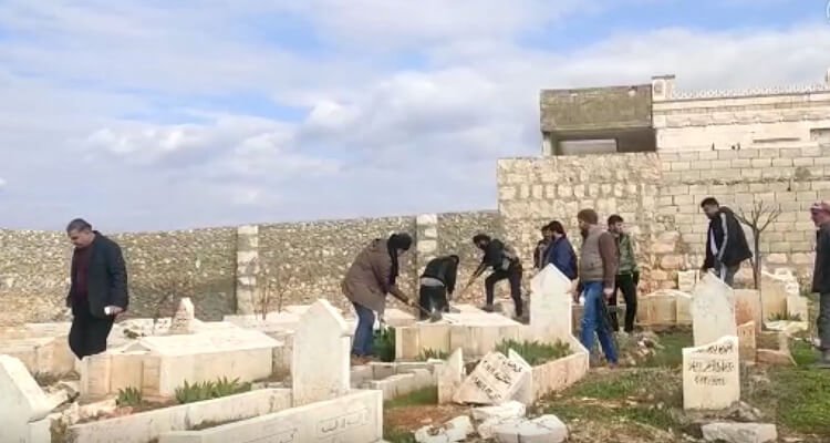 Esed güçleri zorla ele geçirdikleri Halep'te mezarlıkları yıkıyor