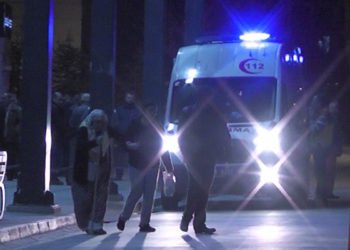 İzmir'de silahla kahvehaneyi basan damat, biri kayınpederi 2 kişiyi ağır yaraladı