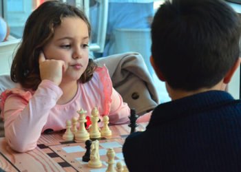 Kağıthane Belediyesi çocukları satrançla hayata hazırlıyor