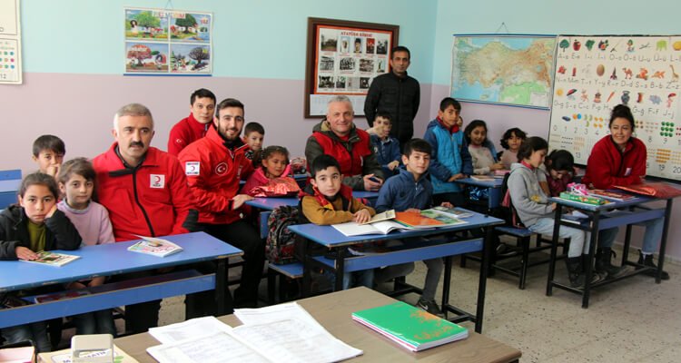 Kızılay Elazığ'da köy okullarını onarıyor