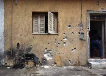 Libya'nın doğusunda gayrimeşru silahlı güçler Trablus Hadba'da roket saldırısı düzenledi