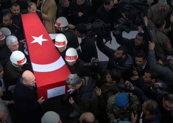 Sanatçılardan duydukları acıyı paylaştı!