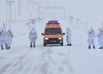 Van'da çığ düşen bölgede arama çalışmaları başlatıldı