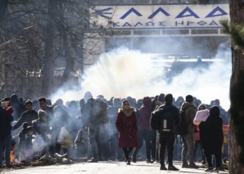 Yunan güçleri geçişe izin vermiyor!