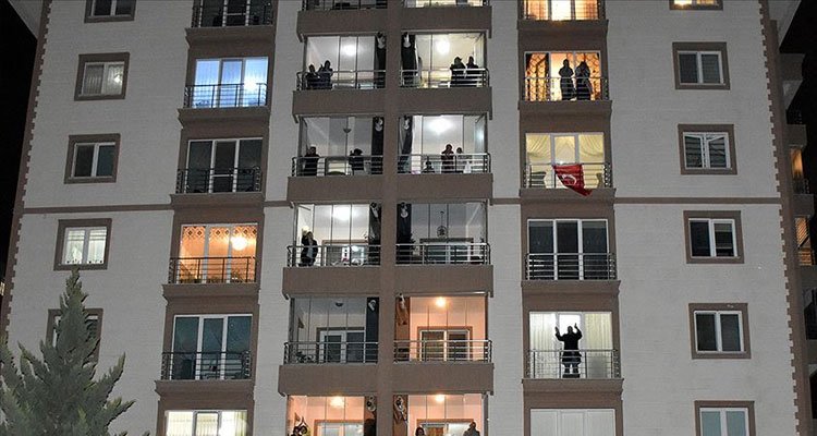 Bakan Koca'dan 'üst üste 3 gün alkış' çağrısı
