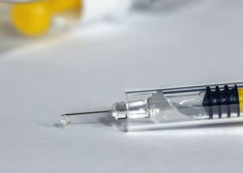 Koronavirüs aşısı insanlı testlere başladı