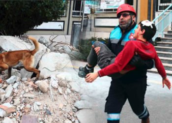 Bağcılar'da deprem tatbikatı gerçeği aratmadı!