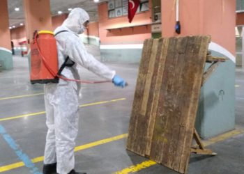 Bayrampaşa'da pazar yerleri de dezenfekte edildi