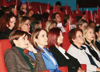 Kongreyi iptal etmedi, Kaftancıoğlu'na tepki yağdı