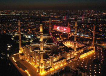 Diyanet: Yatsı ezanı sonrası dua sesleri yükselecek