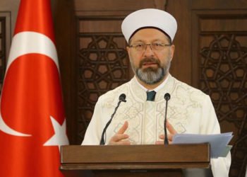 Ali Erbaş: Cuma ve cemaatle namaz konusunda ısrarcı olmak caiz değil