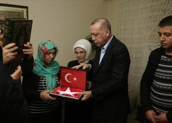 Erdoğan'dan şehit evine taziye ziyareti