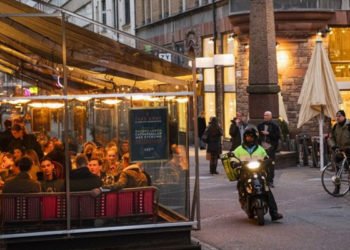 İsveç'ten koronavirüste farklı strateji