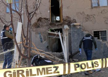 Elazığ'da kerpiç ev çöktü: 1 ölü