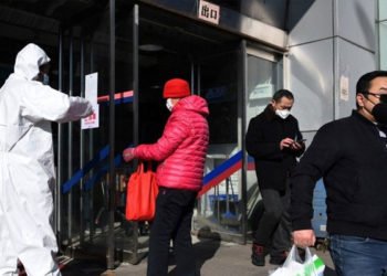 Koronavirüs İtalya'da can almaya devam ediyor! Hükümete de sıçradı