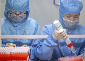 Çin'de Kovid-19 aşısının klinik denemelerine onay verildi