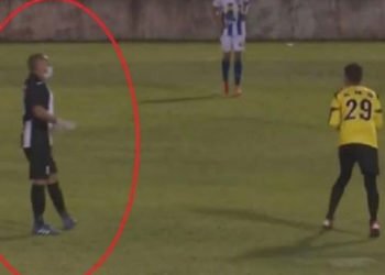 Maça ameliyat eldiveni ve maske ile çıktılar