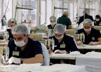 MSB'ye bağlı fabrikalarda maske üretimi iki katına çıkarıldı