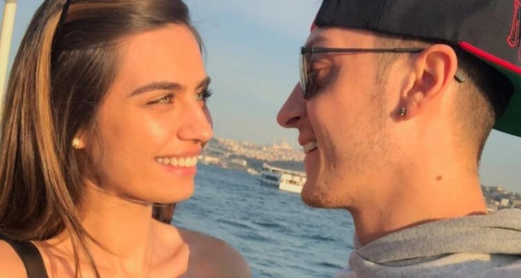 Amine Gülşe'ye Mesut Özil'den 82 milyon TL'lik doğum hediyesi!