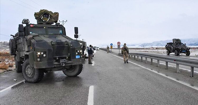 Ağrı'da Gürbulak Gümrük Müdürlüğü aracına roketli saldırı